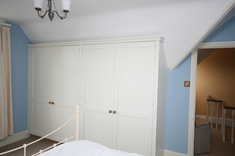 Back to Pitched Roof Wardrobes